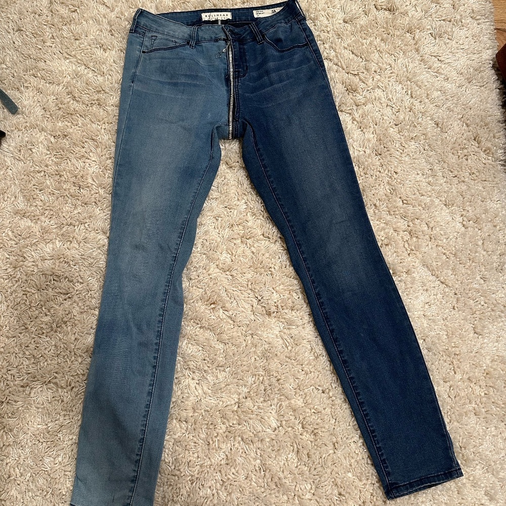 Two tone zipper jeans